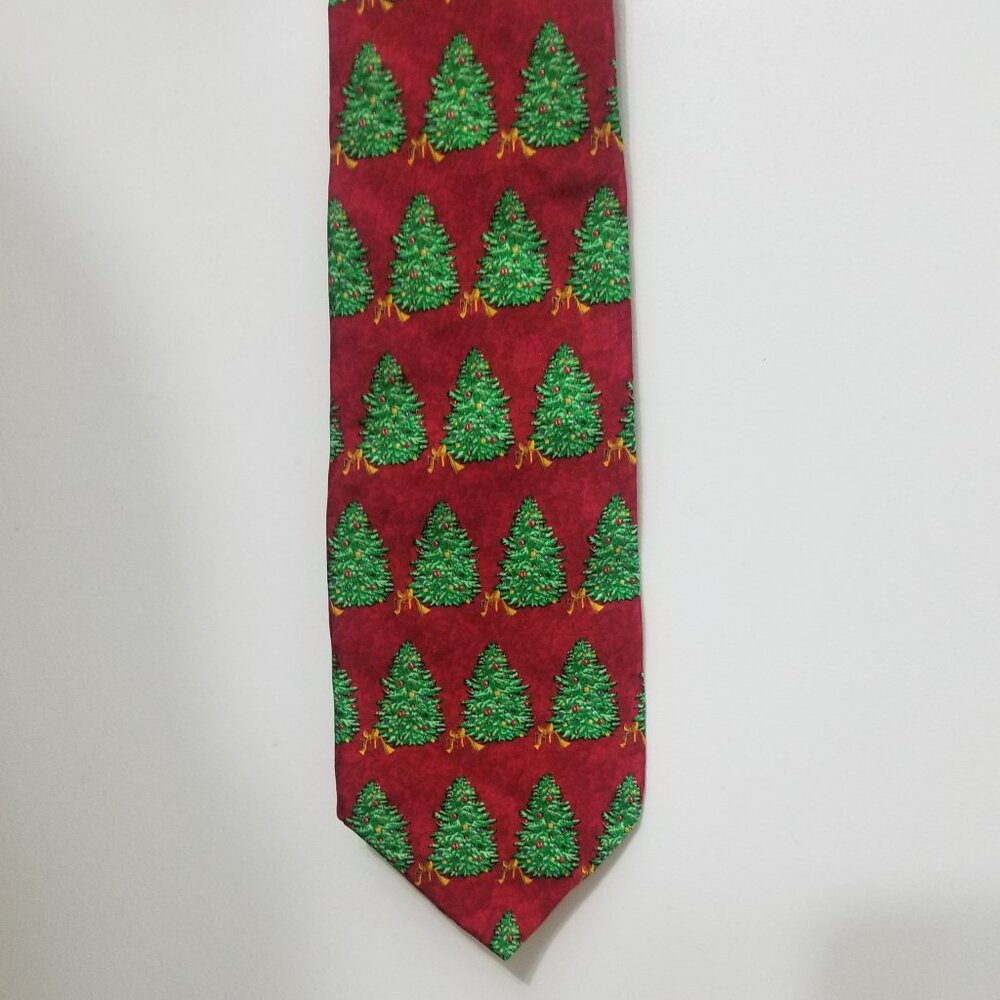 great gift: NWOT Hallmark silk Christmas tree tie